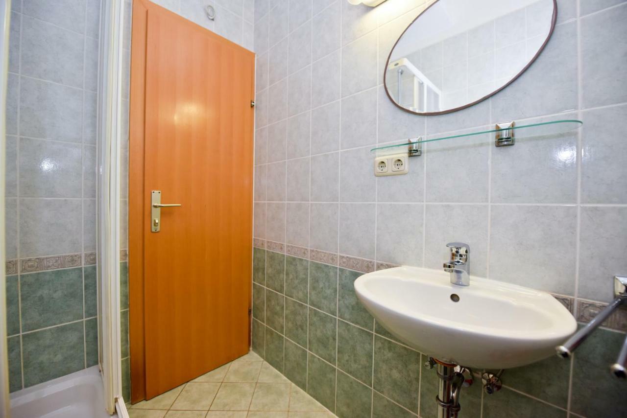 Milka Appartements Stara Novalja Ngoại thất bức ảnh