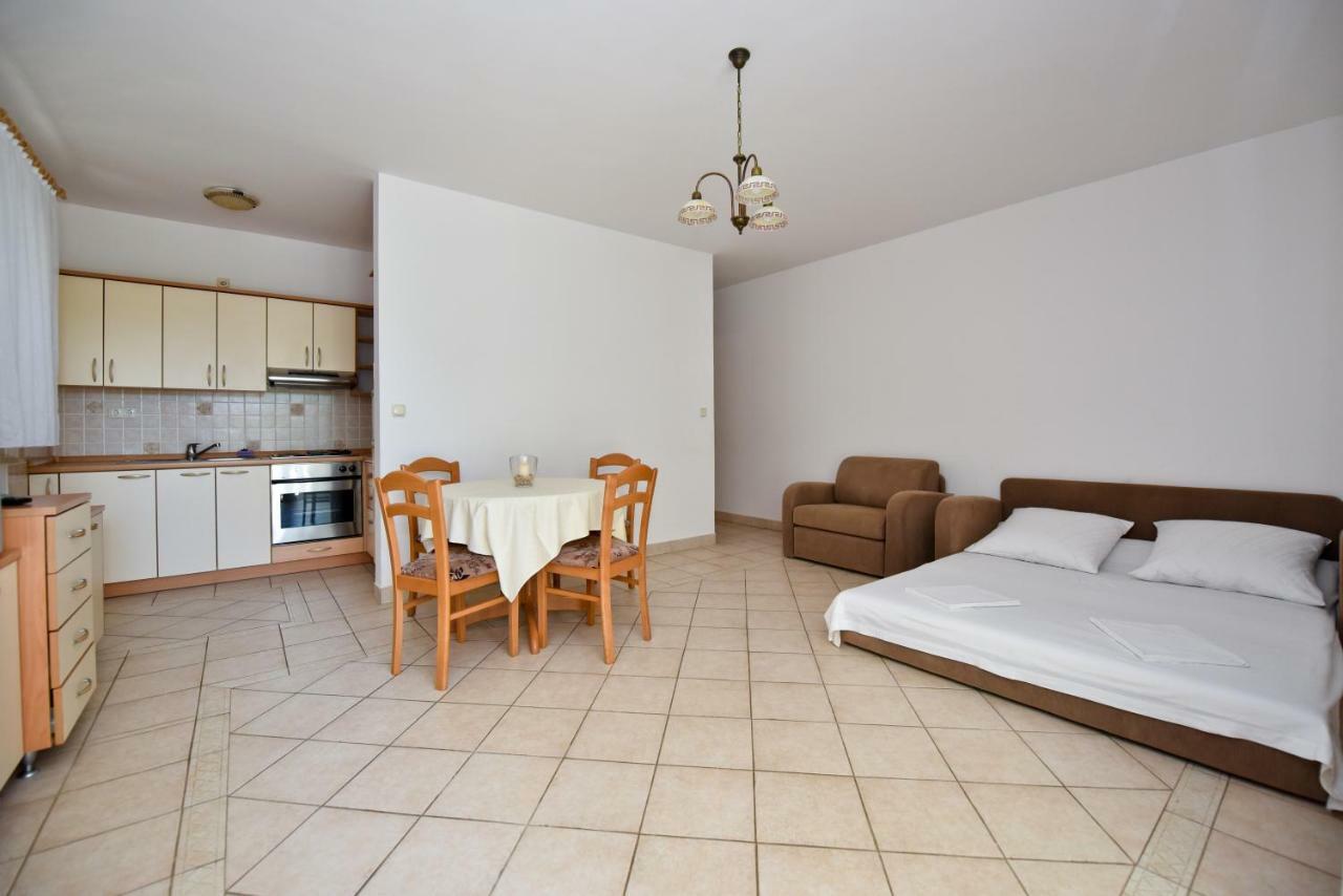 Milka Appartements Stara Novalja Ngoại thất bức ảnh