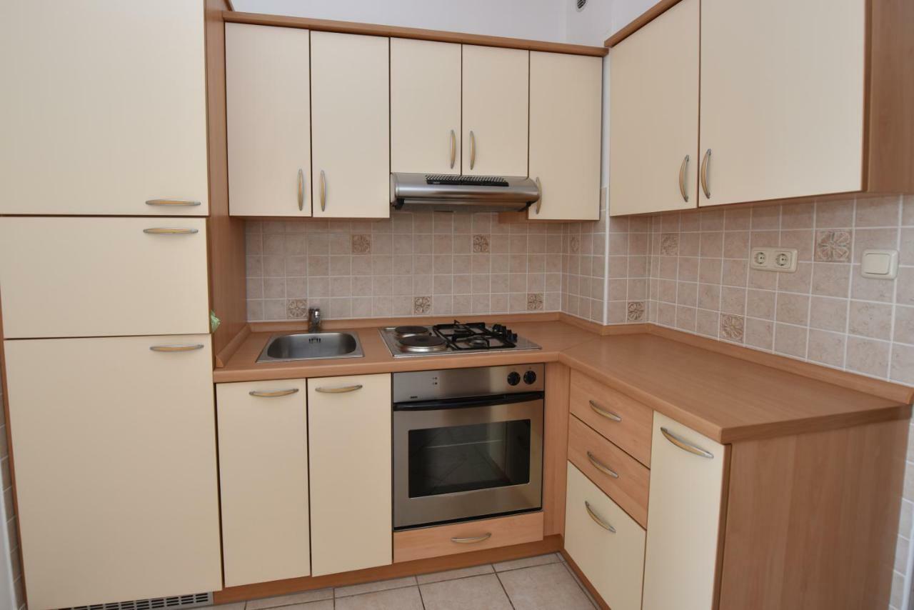 Milka Appartements Stara Novalja Ngoại thất bức ảnh