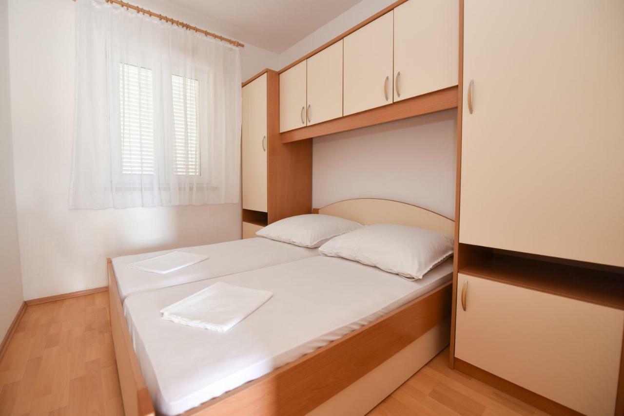 Milka Appartements Stara Novalja Ngoại thất bức ảnh