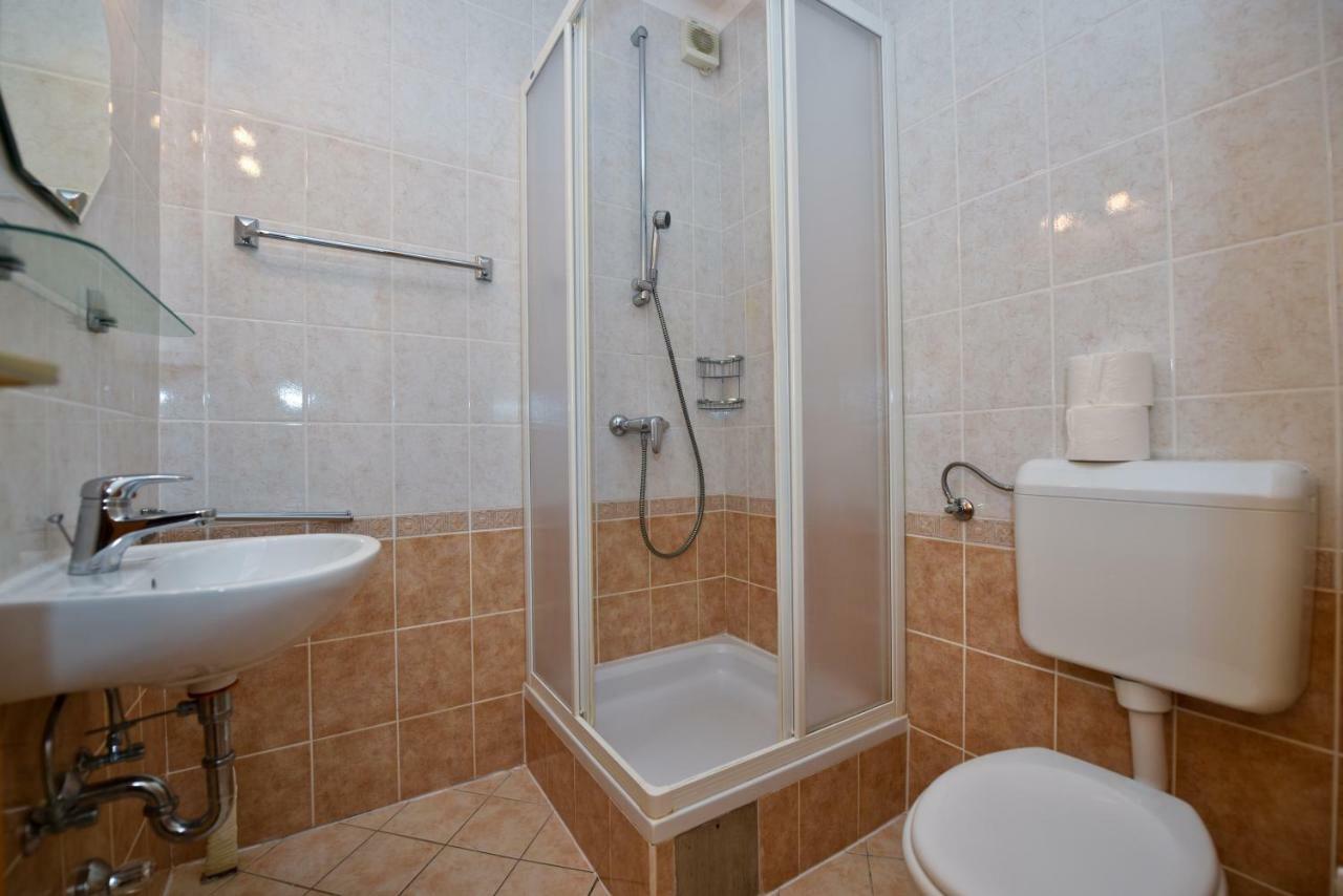 Milka Appartements Stara Novalja Ngoại thất bức ảnh