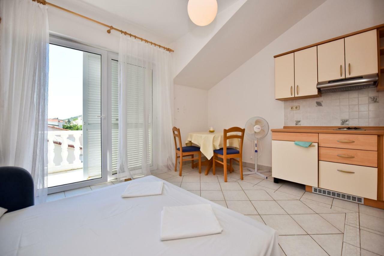 Milka Appartements Stara Novalja Ngoại thất bức ảnh