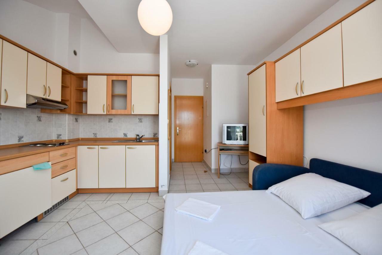 Milka Appartements Stara Novalja Ngoại thất bức ảnh